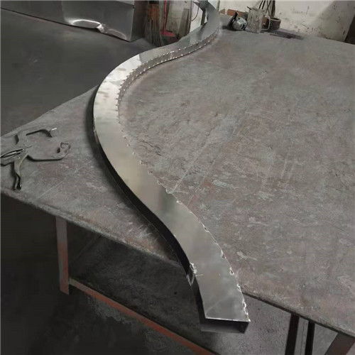 鋁方通 現代建筑空間的“魔術師”